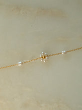 Load image into Gallery viewer, (SALE) Appu Daisy Bracelet