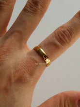 Load image into Gallery viewer, Maria Band Ring