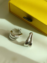 Load image into Gallery viewer, Silver Ajau Cuff Earrings - Waterproof