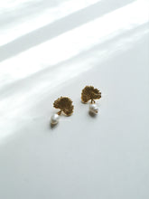 Load image into Gallery viewer, Novelle Pearl Earrings - Waterproof