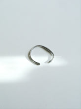 Load image into Gallery viewer, Cloud Twisted Bangle - Waterproof