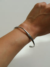 Load image into Gallery viewer, Cloud Twisted Bangle - Waterproof