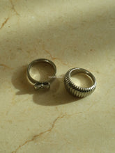 Load image into Gallery viewer, (SALE) Silver Catch Baguette Ring