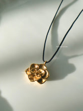 Load image into Gallery viewer, Rosi Rose Necklace - Waterproof