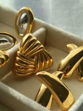 Load image into Gallery viewer, Triang Shell Earrings - Waterproof