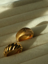 Load image into Gallery viewer, Catch Baguette Ring
