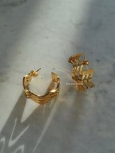 Load image into Gallery viewer, Irregular Deep Line Earrings- Waterproof