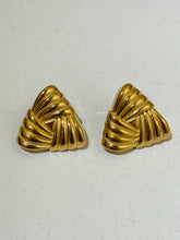 Load image into Gallery viewer, Triang Shell Earrings - Waterproof