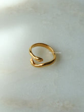 Load image into Gallery viewer, Hug Me Ring