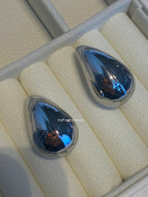 Load image into Gallery viewer, Light hollow Tear Ball Earrings
