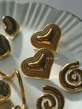 Load image into Gallery viewer, Ghoho Heart Earrings - Waterproof