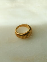Load image into Gallery viewer, Catch Baguette Ring