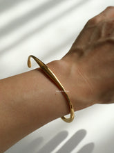 Load image into Gallery viewer, Gold Cloud Twisted Bangle - Waterproof