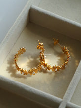 Load image into Gallery viewer, Juli Daisy Earrings - Waterproof
