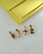 Load image into Gallery viewer, 1pc Nando A-Z Initial Charm - Waterproof
