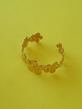 Load image into Gallery viewer, Haerem Floral Bangle - Waterproof