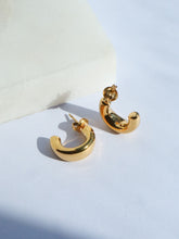 Load image into Gallery viewer, FITZ Laura Cuff Earrings - Waterproof