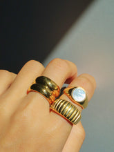 Load image into Gallery viewer, Gold Classic Bold Ring