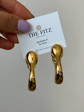 Load image into Gallery viewer, It Edge Earrings (2 Colors)