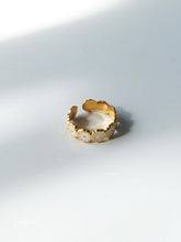 Load image into Gallery viewer, Creamy Floral Ring - Waterproof