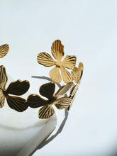 Load image into Gallery viewer, Bein Flower Bangle - Waterproof