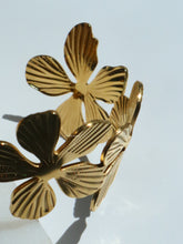 Load image into Gallery viewer, Bein Flower Bangle - Waterproof