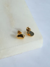 Load image into Gallery viewer, Mapo Stud Earrings - Waterproof