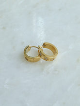 Load image into Gallery viewer, Spari Ripple Hoop Earrings - Waterproof