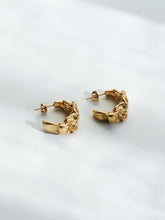 Load image into Gallery viewer, Gold Crumpled Cuff Earrings