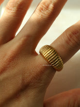 Load image into Gallery viewer, Catch Baguette Ring