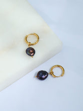 Load image into Gallery viewer, (SALE) Black Jinju Earrings - Waterproof