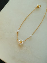Load image into Gallery viewer, (SALE) Appu Daisy Bracelet