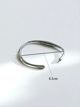 Load image into Gallery viewer, Cloud Twisted Bangle - Waterproof