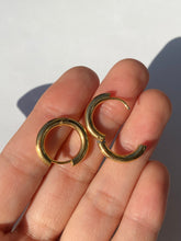 Load image into Gallery viewer, Minimal Round Hoop Earrings