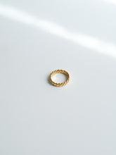 Load image into Gallery viewer, Slim Wave Dome Ring