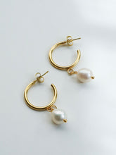Load image into Gallery viewer, Terrace Pearl Earrings - Waterproof