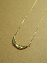 Load image into Gallery viewer, Half Moon Clavicle Chain Necklace
