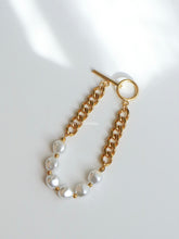 Load image into Gallery viewer, Thick Pearl Gold Chain Bracelet
