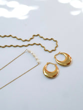 Load image into Gallery viewer, Kyroi Pearl Necklace - Waterproof
