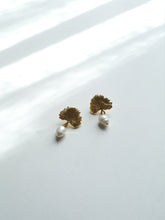 Load image into Gallery viewer, Novelle Pearl Earrings - Waterproof
