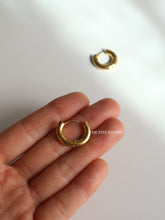 Load image into Gallery viewer, Small Basic Round Hoop Earrings
