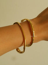 Load image into Gallery viewer, Dara Cuff Bangle - Waterproof
