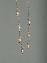 Load image into Gallery viewer, Snow Pearls Drop Necklace
