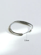 Load image into Gallery viewer, Cloud Twisted Bangle - Waterproof
