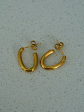 Load image into Gallery viewer, Suzi Cuff Earrings - Waterproof
