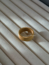 Load image into Gallery viewer, Soft Hush Ring - Waterproof
