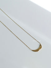 Load image into Gallery viewer, Half Moon Clavicle Chain Necklace
