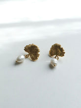 Load image into Gallery viewer, Novelle Pearl Earrings - Waterproof
