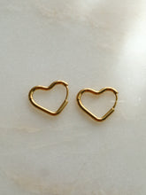 Load image into Gallery viewer, Basic Gold Heart Earrings - Waterproof
