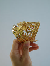 Load image into Gallery viewer, Juem Flower Bangle - Waterproof

